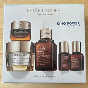 Estée Lauder Glowing Skin Essentials Skincare Set